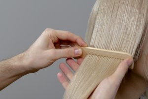 Czesanie włosów – jak robić to prawidłowo?